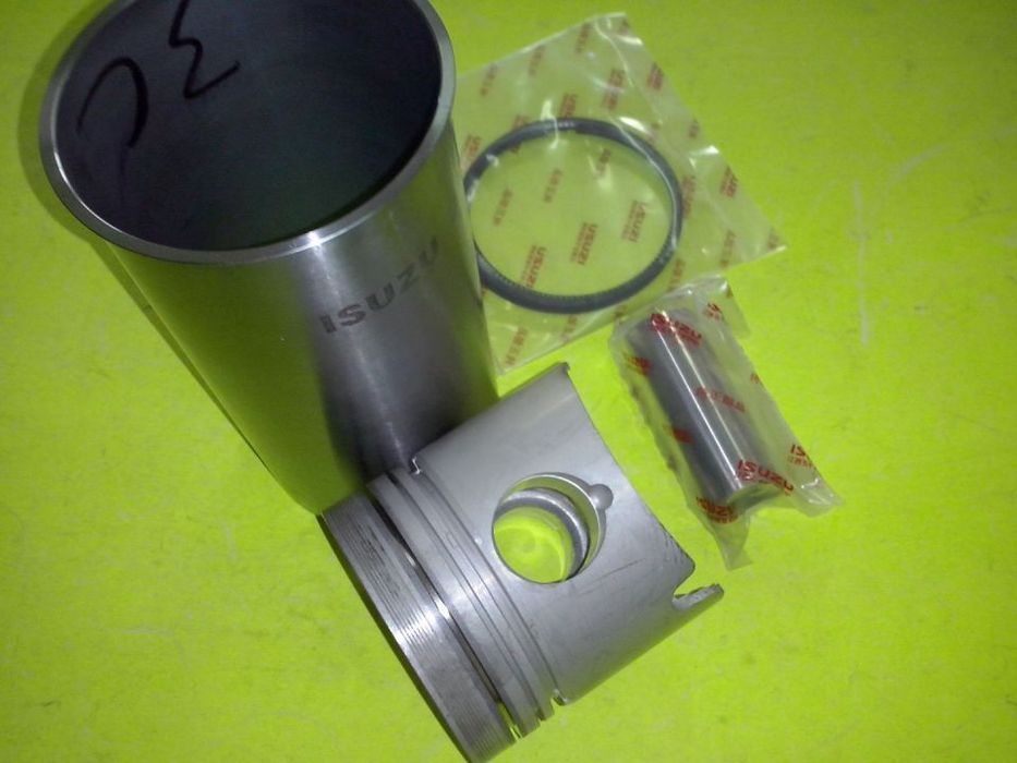 Kit pistões e camisas Opel Campo 2.5 TD 4JA1 NOVOS