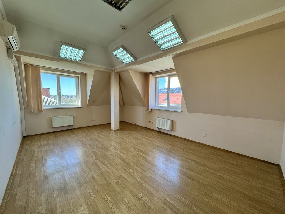 Оренда офісів від 20-35 (м2) в БЦ, біля Податкової