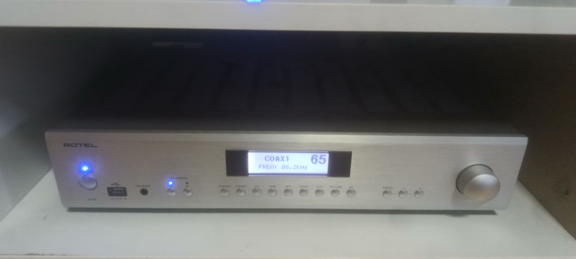 Rotel A14. Stereo. Pilot.