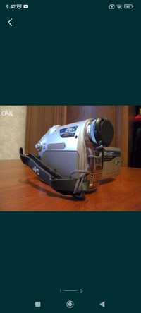 Продам видеокамеру JVC GR-320E