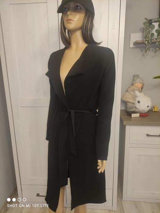 Czarny kardigan bez zapięcia