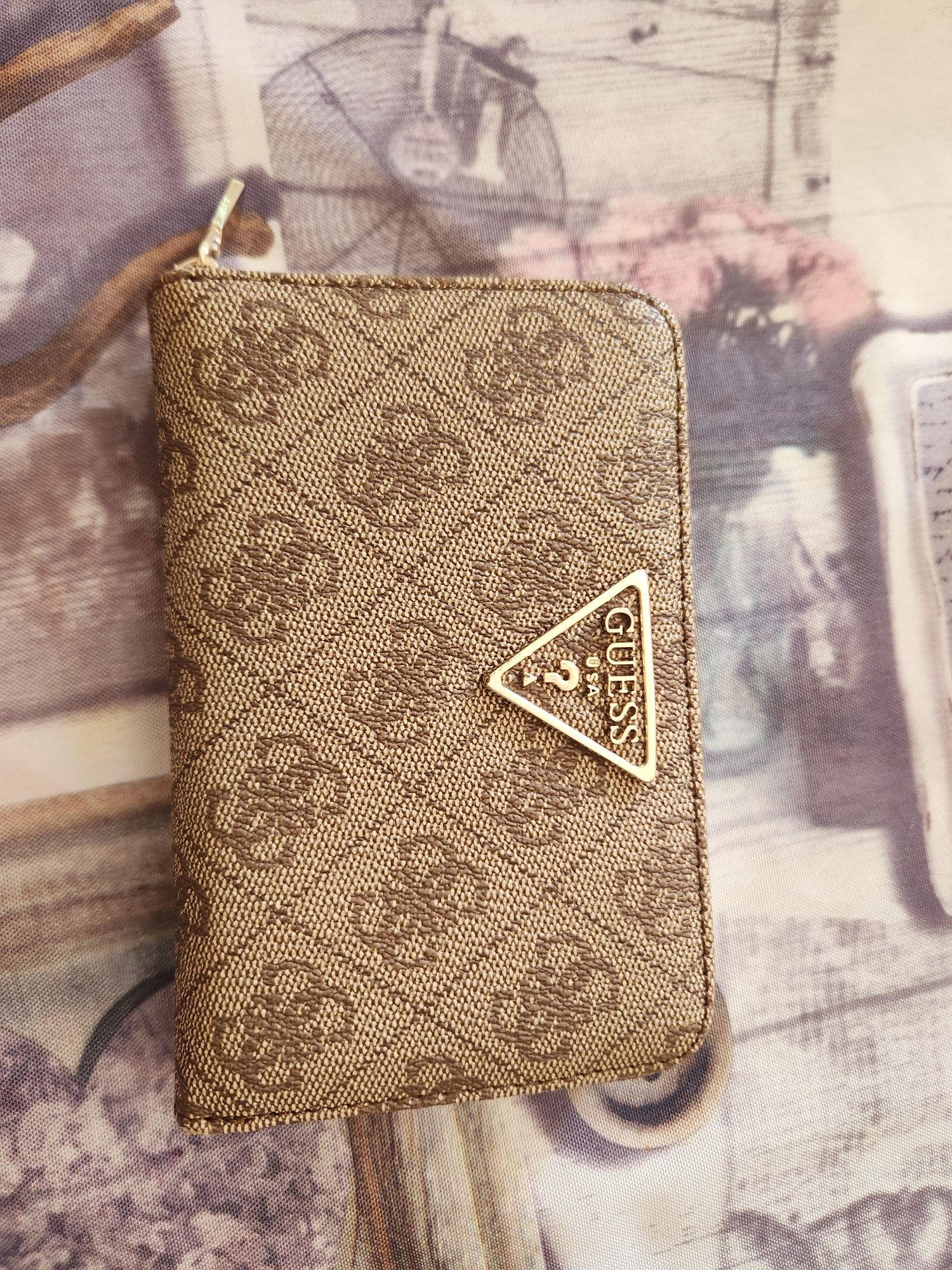 Carteira Guess praticamente nova