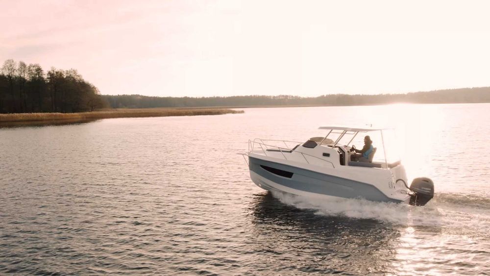 Motorówka Sanat 22 + 115 KM czarter wynajem łodzi jachtu patent Mazury