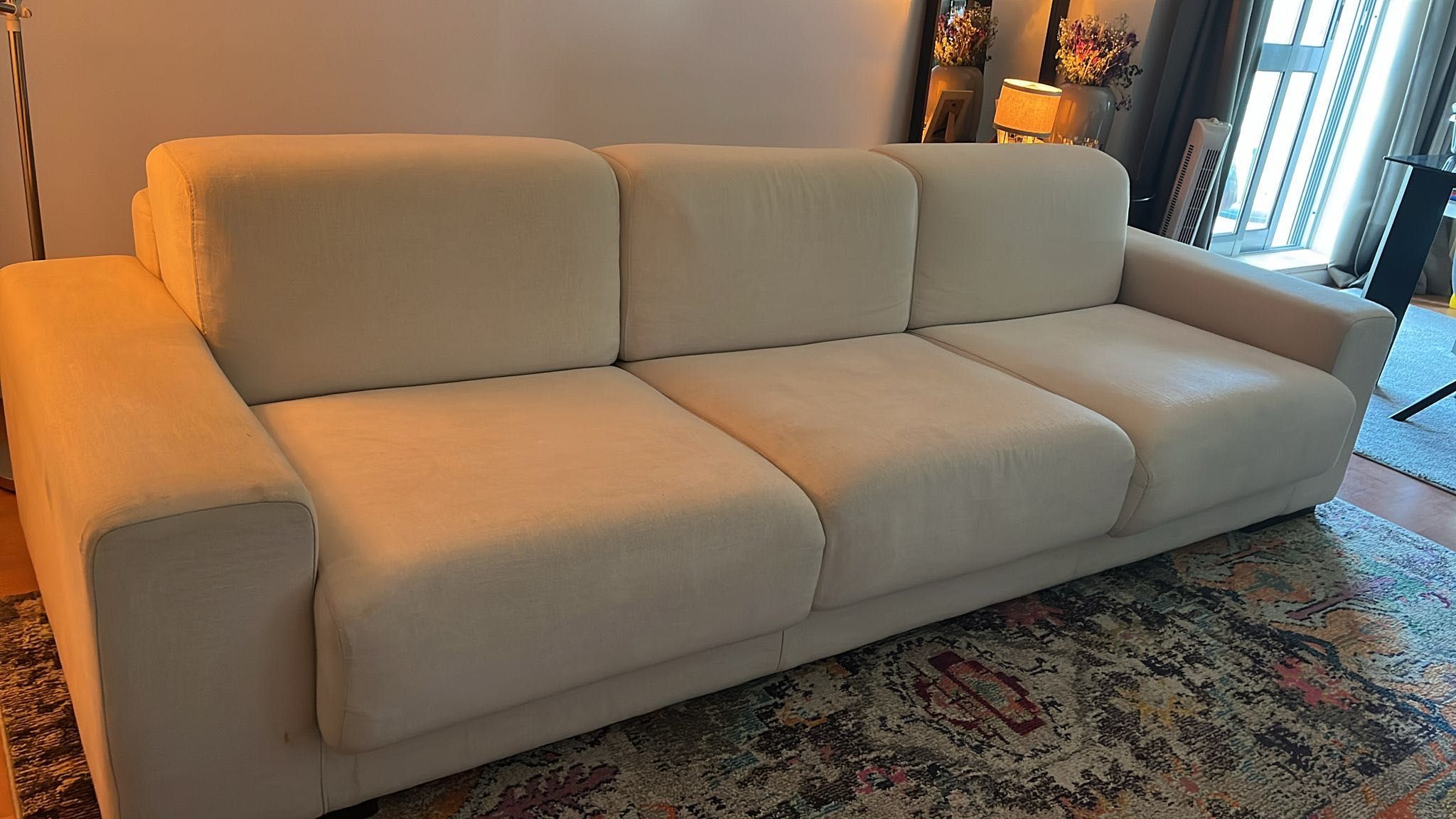 Vendo mesa e cadeirão e cama