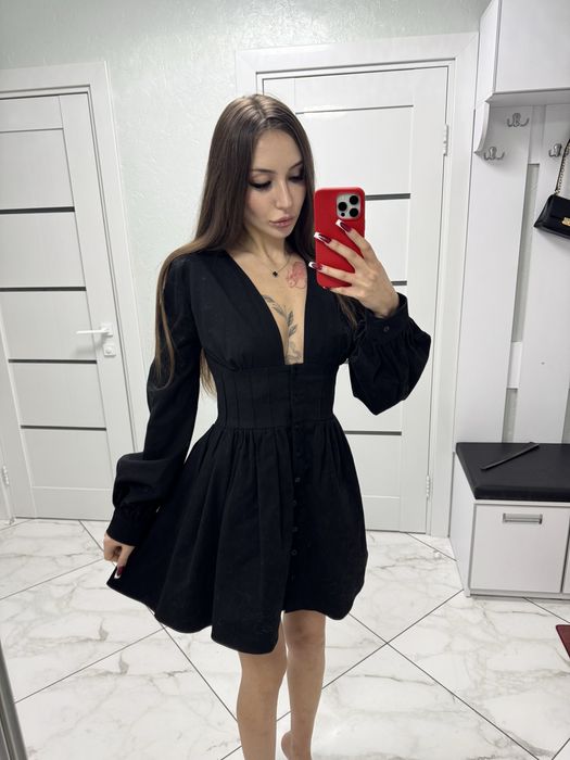 Сукня з пишною спідницею