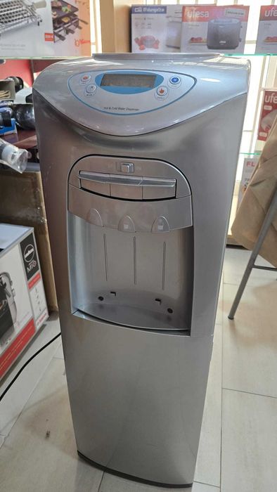 Dispensador Água fresca + quente e mini frigorífico