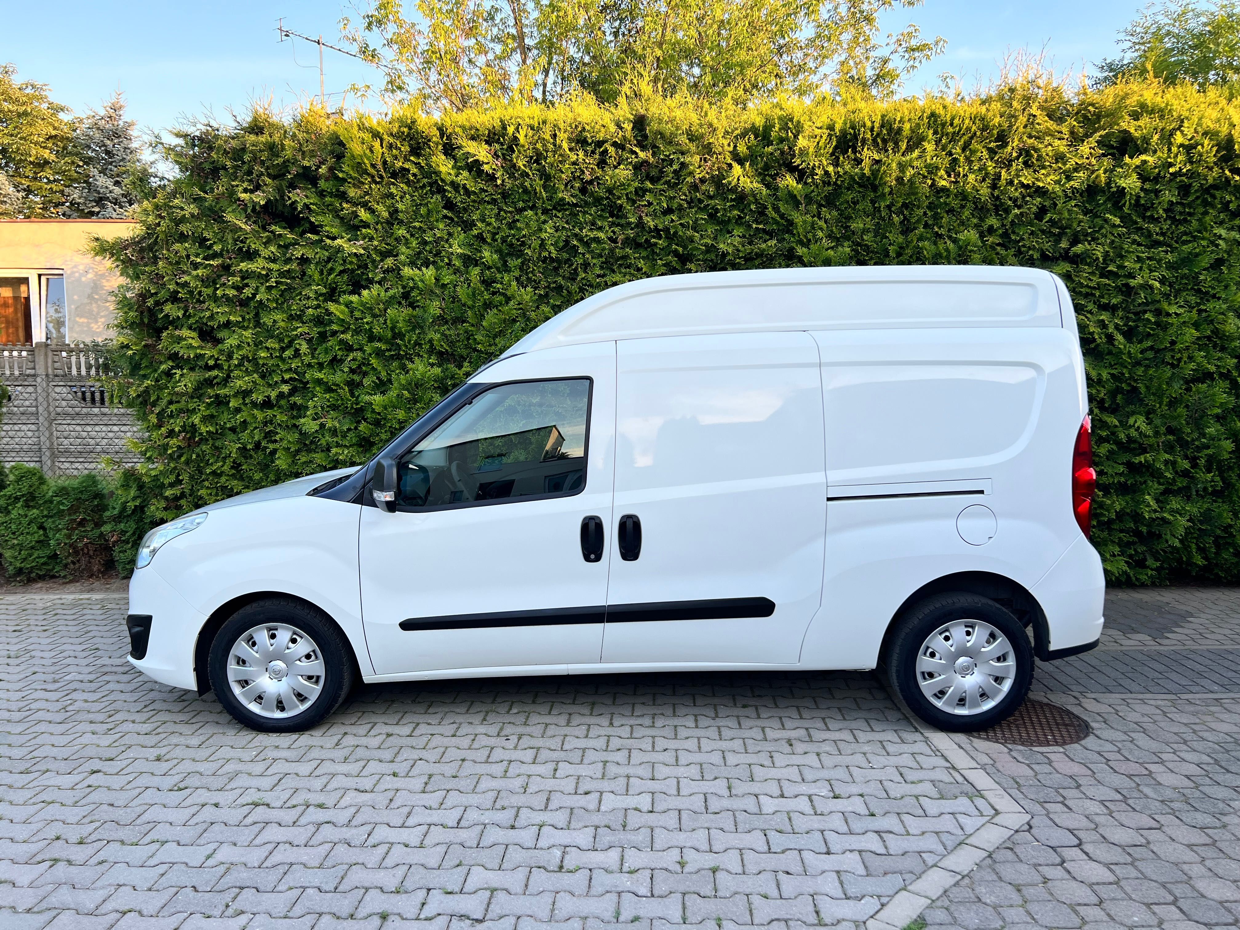 Opel Combo MAX WYNAJEM DOSTAWCZY BUS Wypozyczalnia