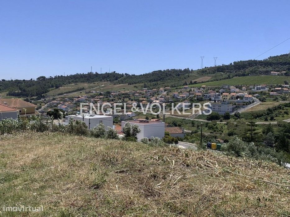 Terreno com projeto aprovado, muito perto de Lisboa