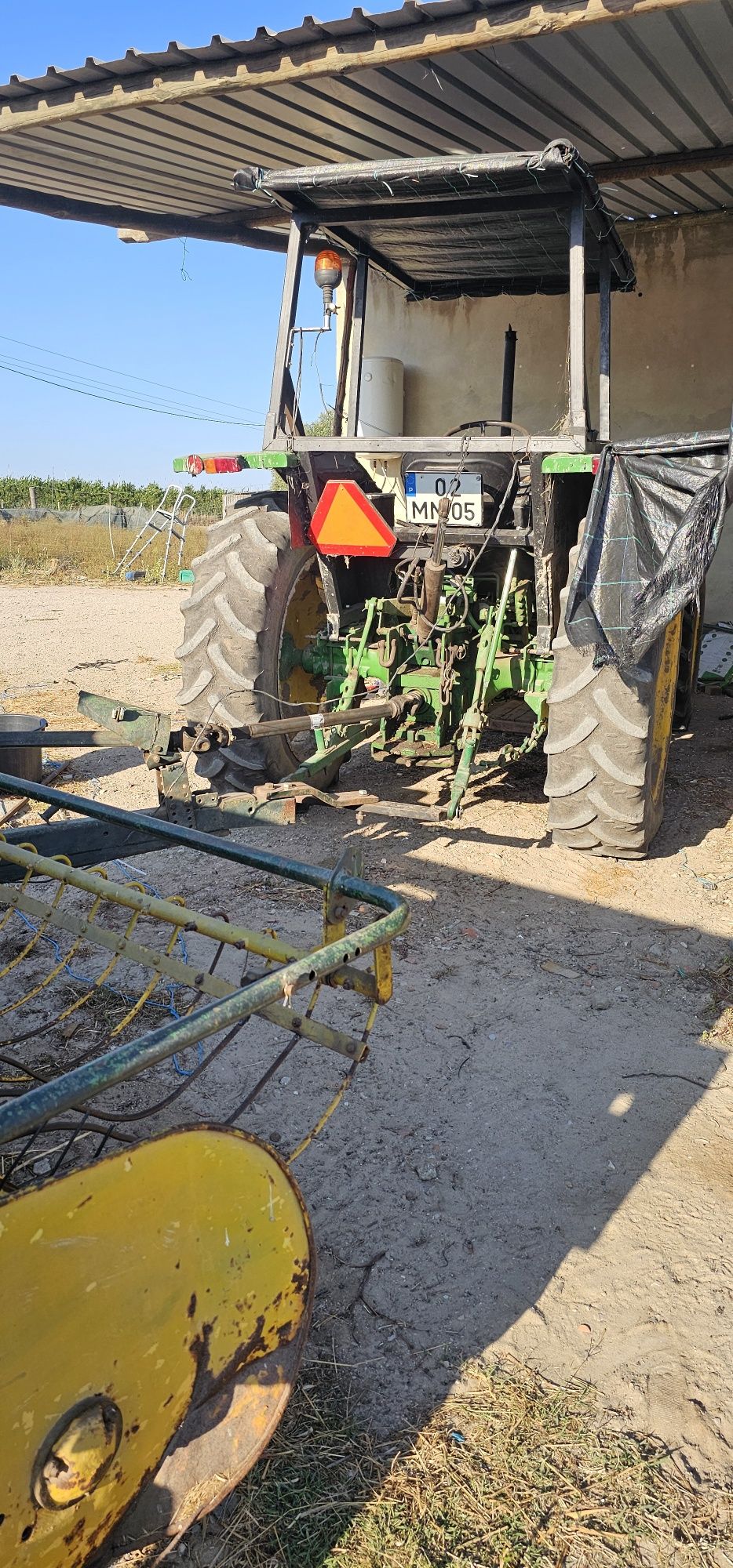 Trator john deere 2040s.