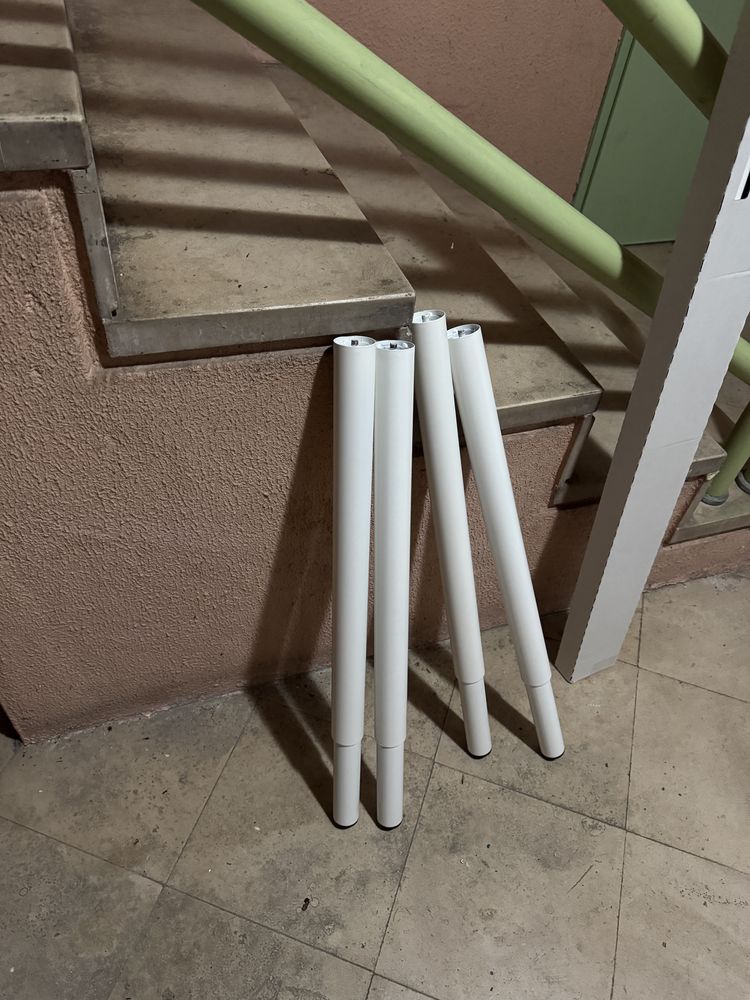 Mesa IKEA com pernas regulaveis
