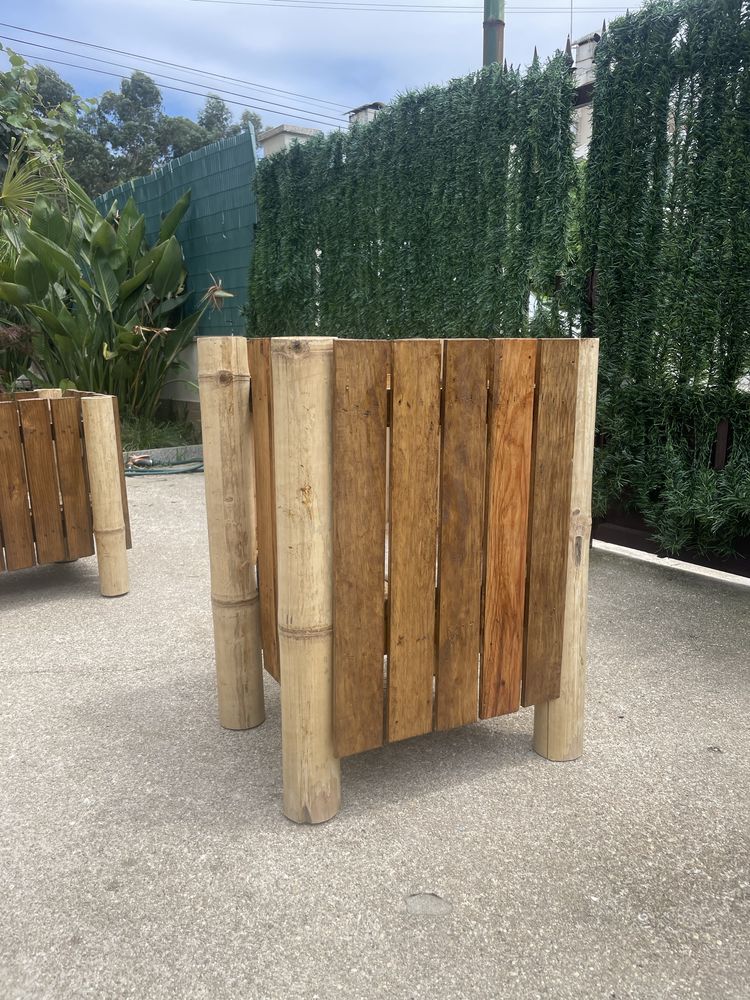 Floreiras em Madeira & Bambu
