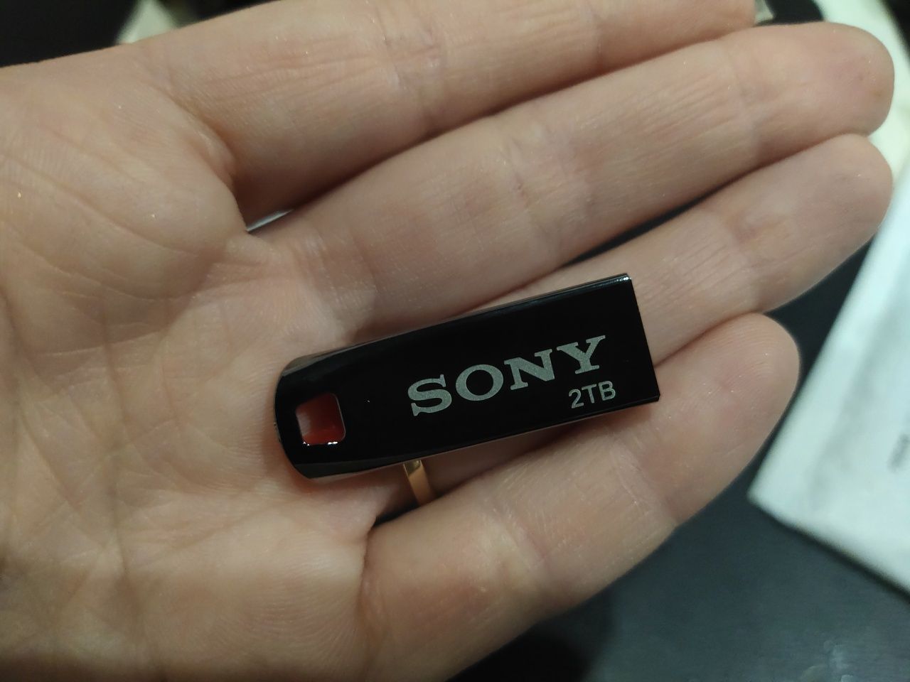Флешка Sony 2т новая