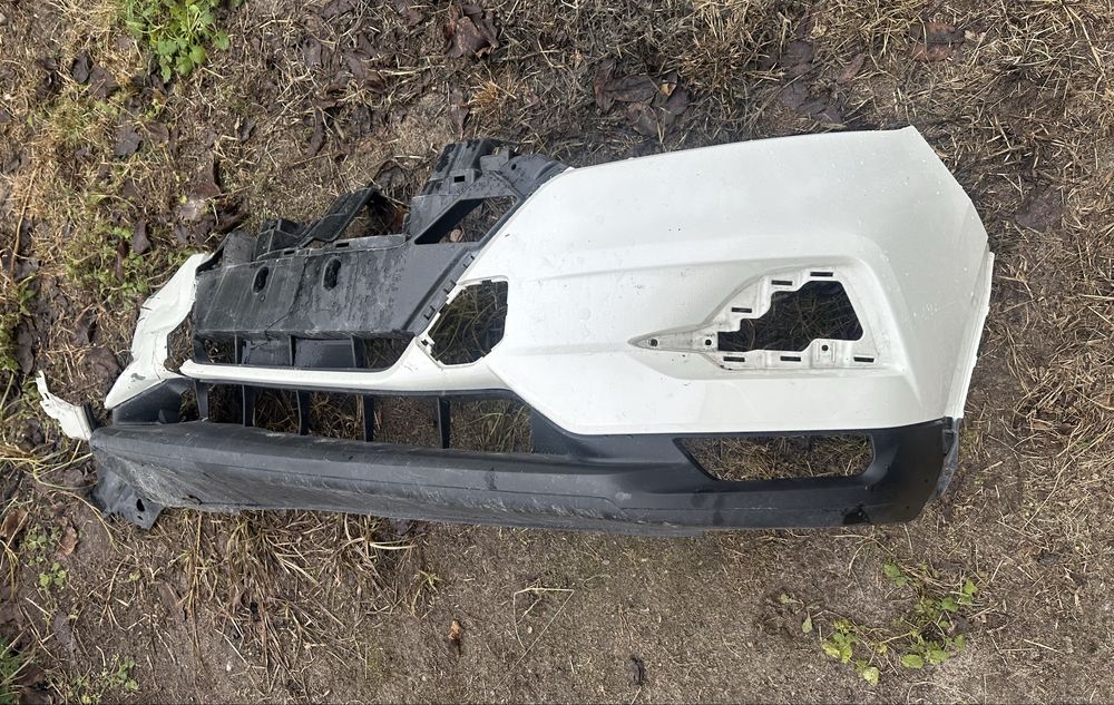 Nissan Rogue Sport бампера під відновлення