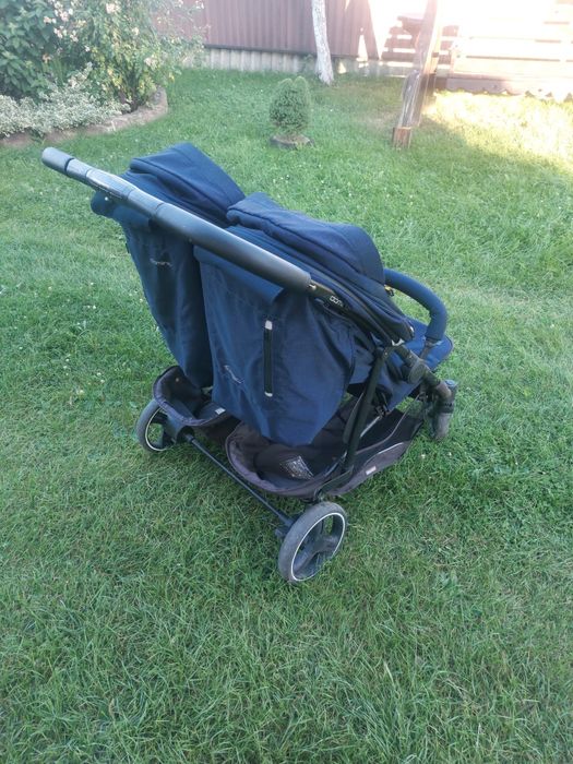 Прогулянкова коляска для двійні
