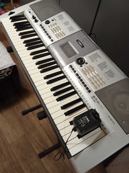 Yamaha psr e 403