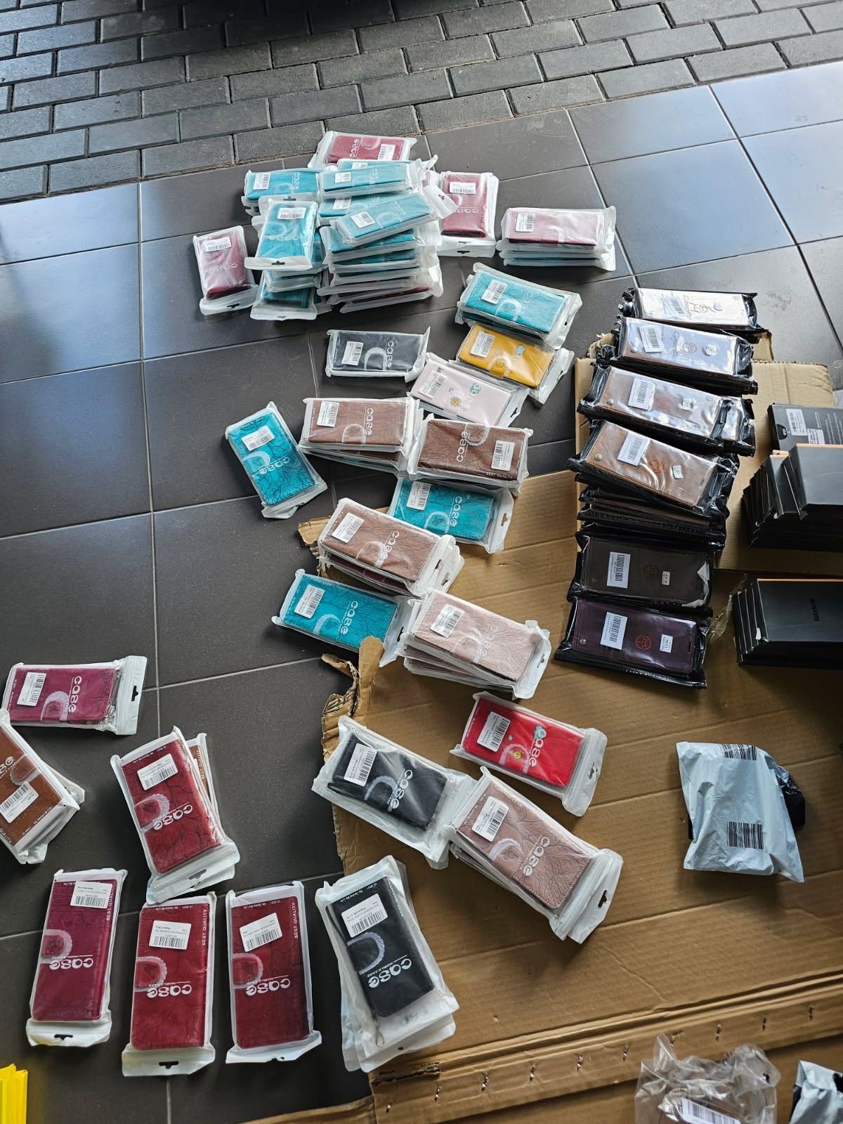 Etui po 5 zł i 10 zł napisz na jaki model a my wyślemy dostępne wzory