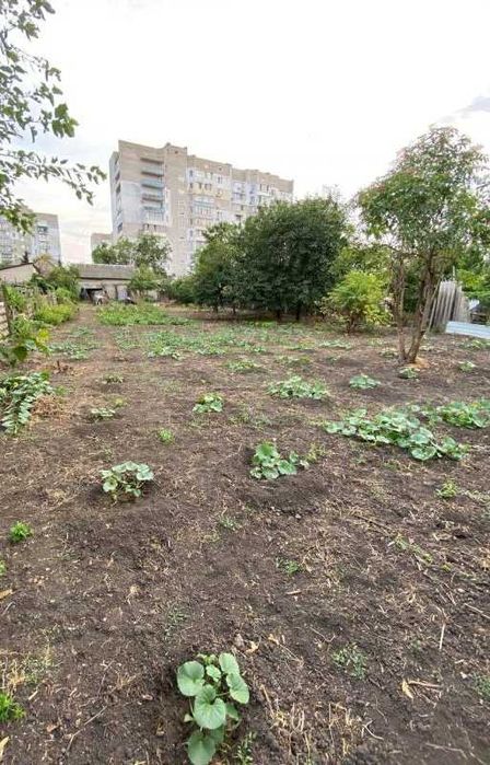 Продам будинок на 10 сотках вул.Черверта/ Романтиків