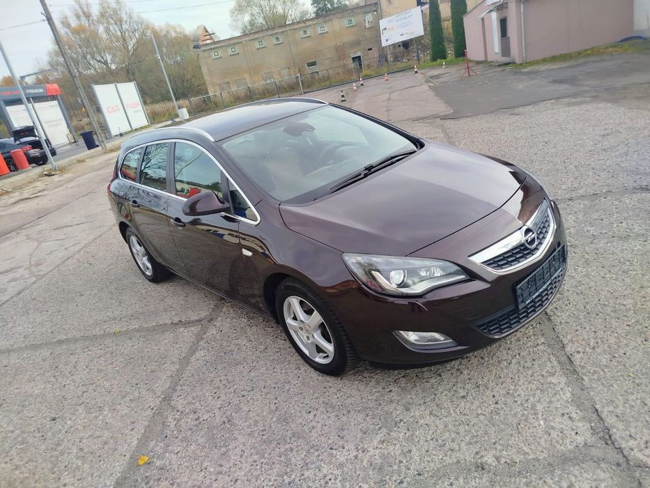 Opel Astra J 1.7 Cdti Kombi Alu,LED,Navi,Xenon,Baga.Rowerowy z Niemiec