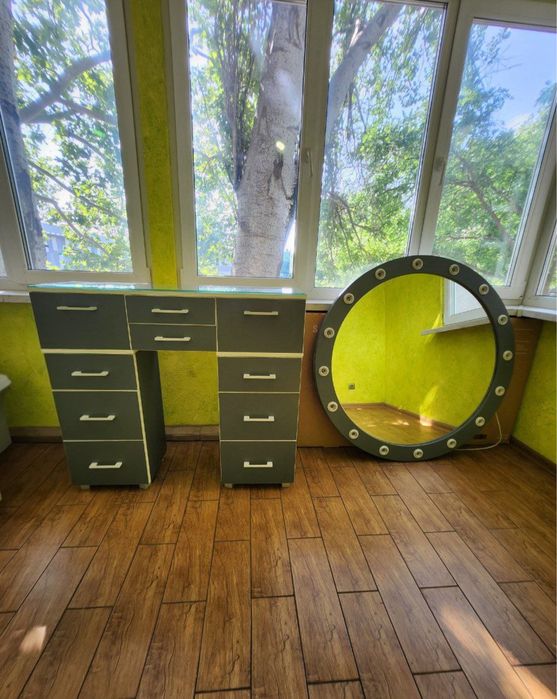 Комод  и зеркало