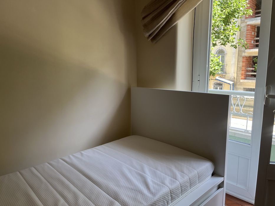 Cama IKEA completa 90x200 | MALM + AÅKREHAMN + arrumação