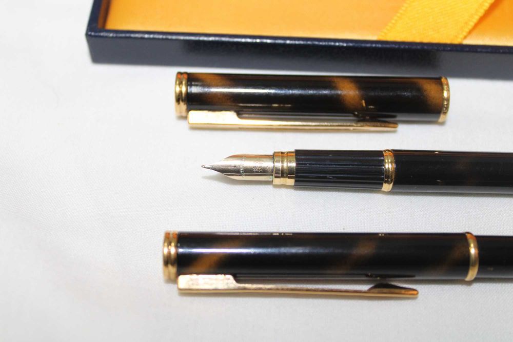 Conjunto Waterman, 1 tinta permanente aparo ouro 18k 1 esferográfica