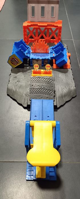 Hot wheels estação de explosão