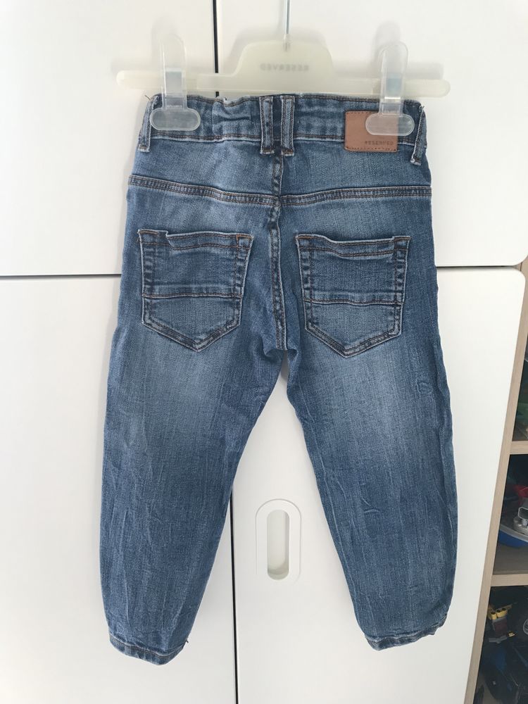 Jeansy chłopięce r. 98 cm Reserved