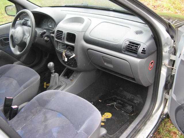 Renault clio 1149cm 2001r na czesci