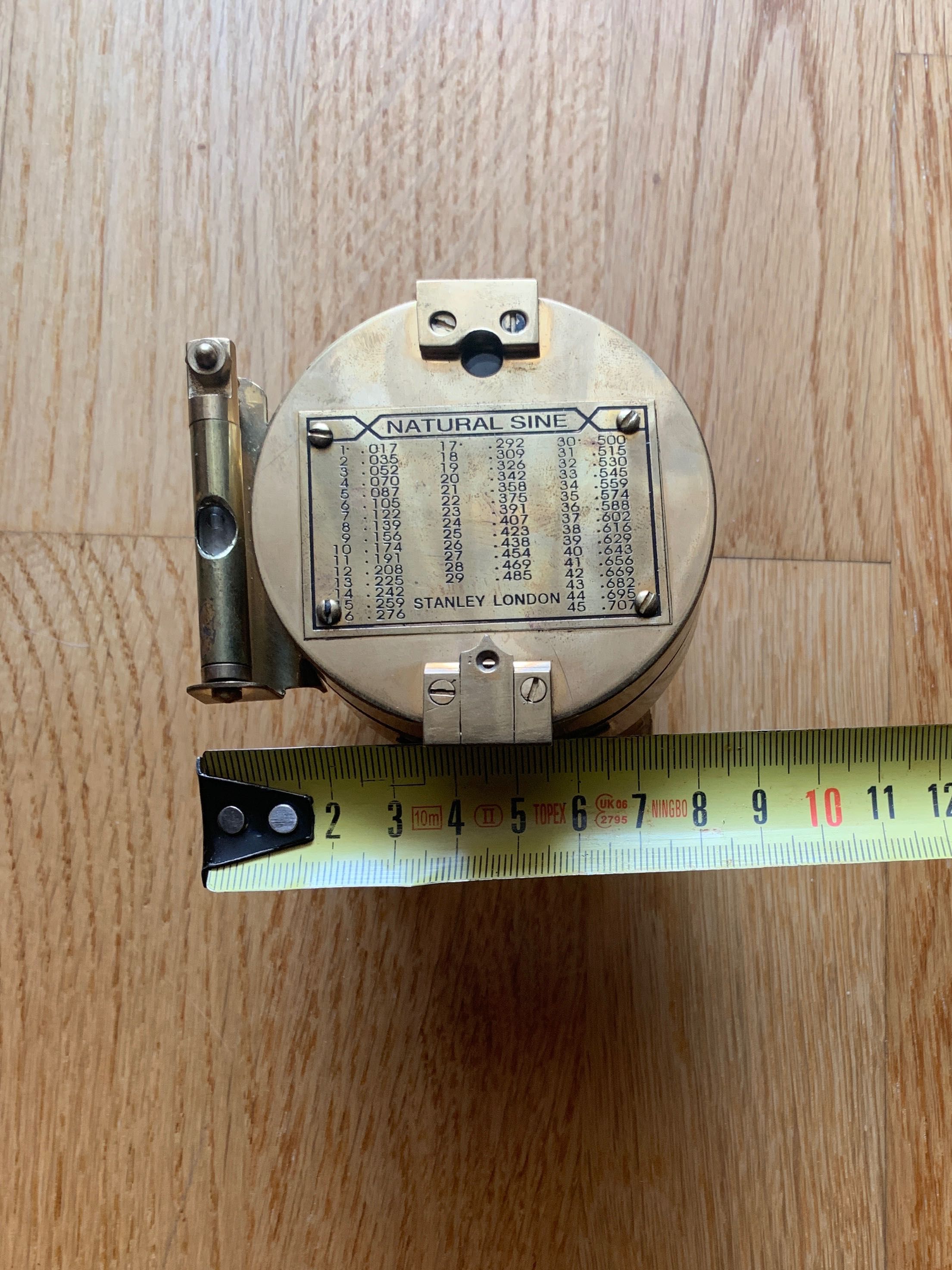Латунний компас "Stanley London" в дерев'яному футлярі.
