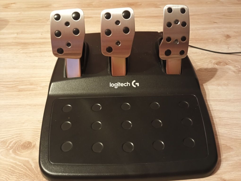Kierownica i pedały Logitech G29 + Drążek do zmiany biegów Logitech