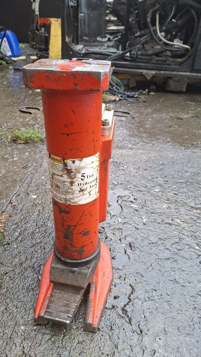 Домкрат с низким подхватом