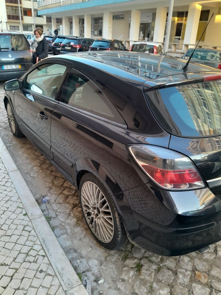 Opel Astra GTC 1.9 CDti 16v 150cv 2 lug 183.000kms 
Pintura nova, Bi X