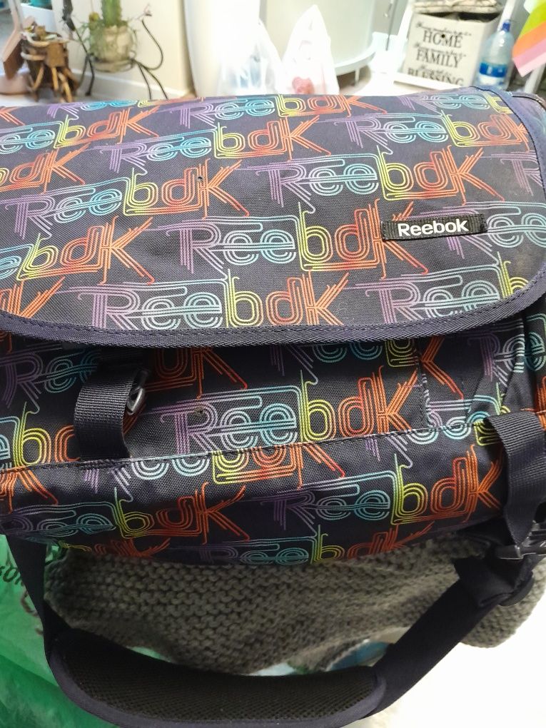 Продам сумку Reebok