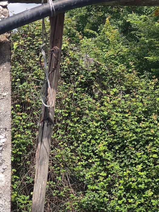 Terreno com 2 ruinas