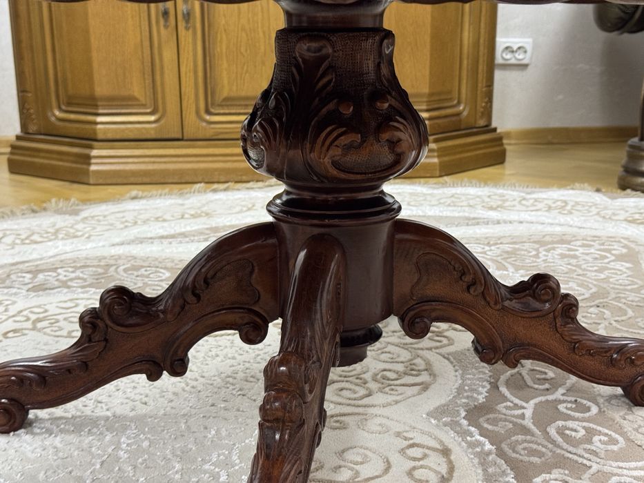 Антикварні столики журнальні