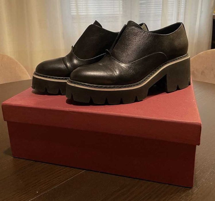 Лофери (весняні туфлі) жіночі, шкіряні 36 р. (Є додаткові фото)