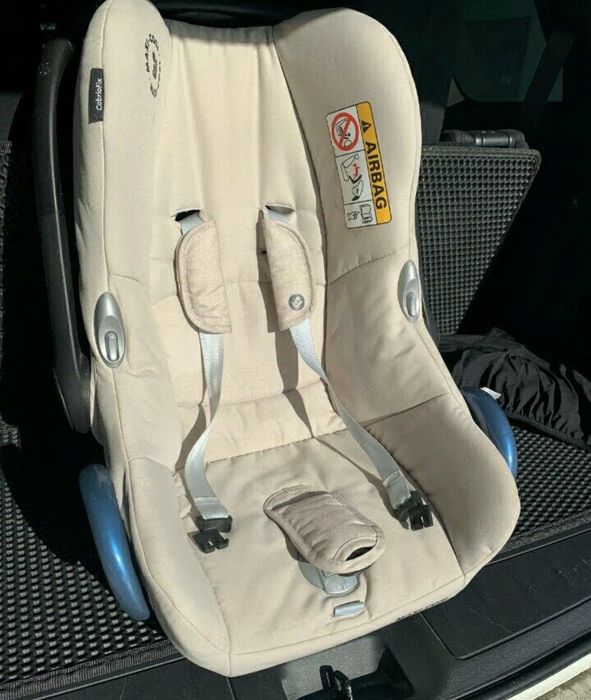 Автокрісло maxi cosi cabriofix 0+ бежевий колір