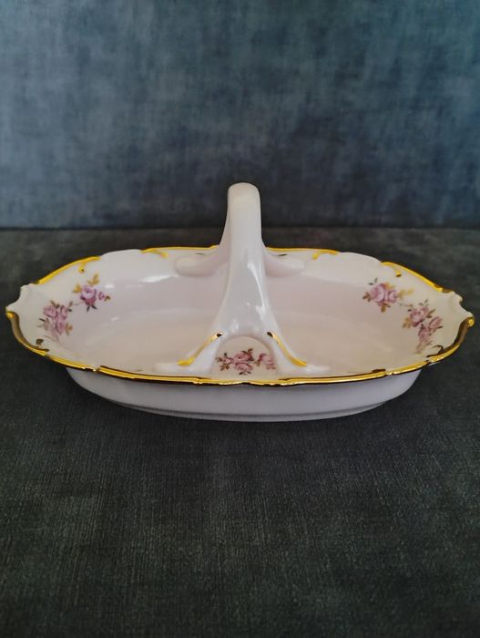 Koszyczek z różowej porcelany