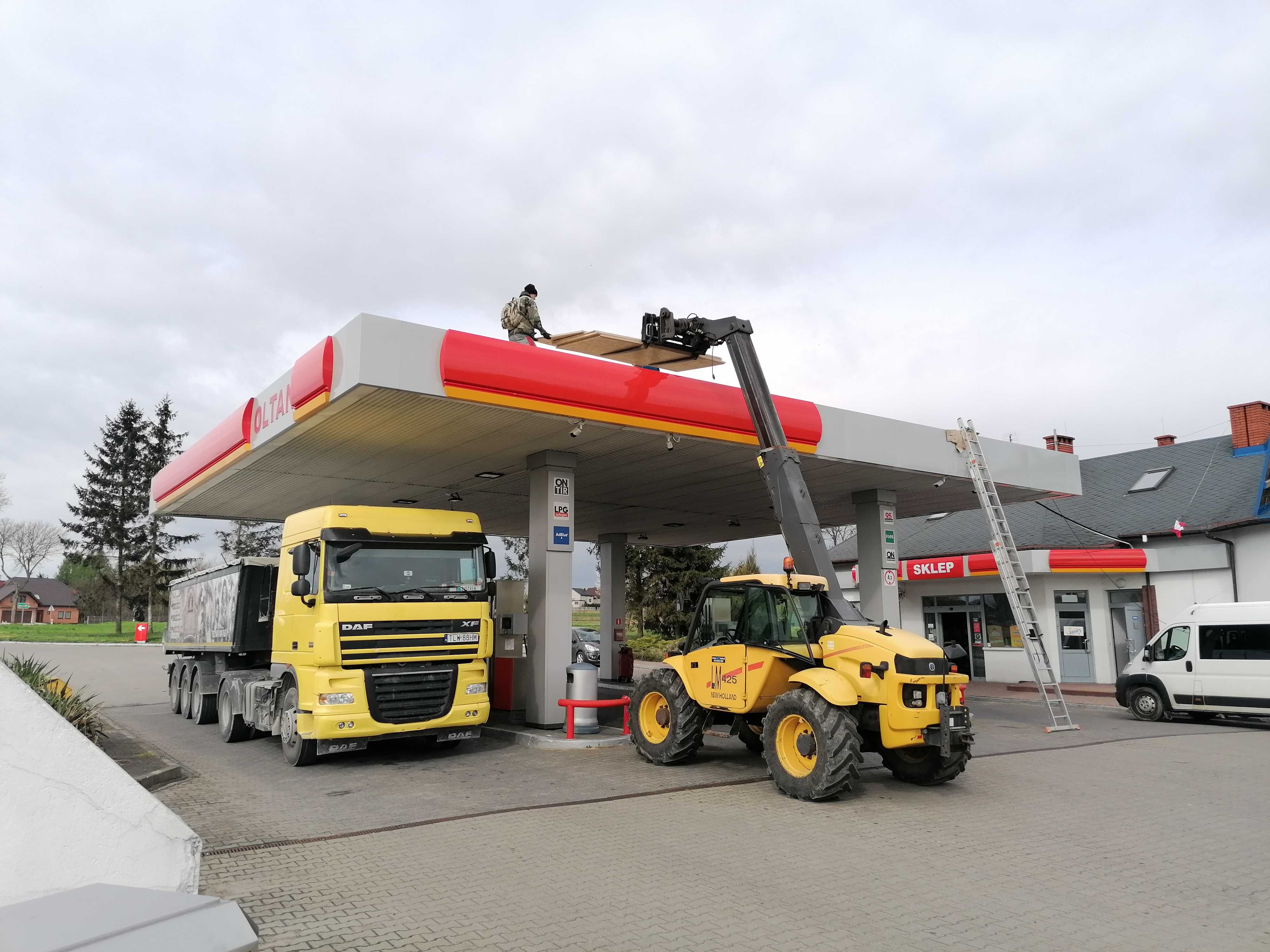 Podnośnik, zwyżka, ładowarka teleskopowa MANITOU MRT, mini żuraw, JCB