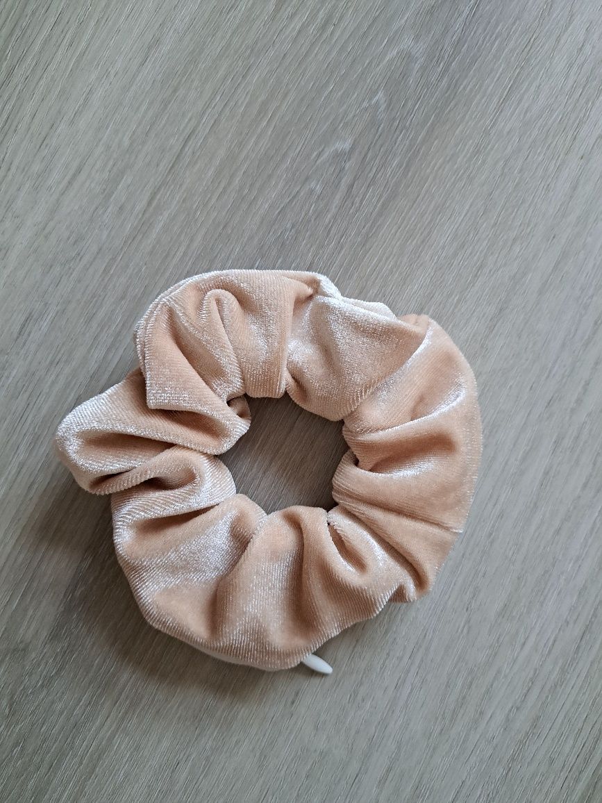 Gumka scrunchie beżowa