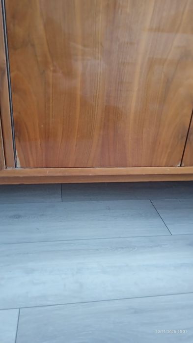 Sprzedam Kredens PRL do lekkiej renowacji. Poznań.