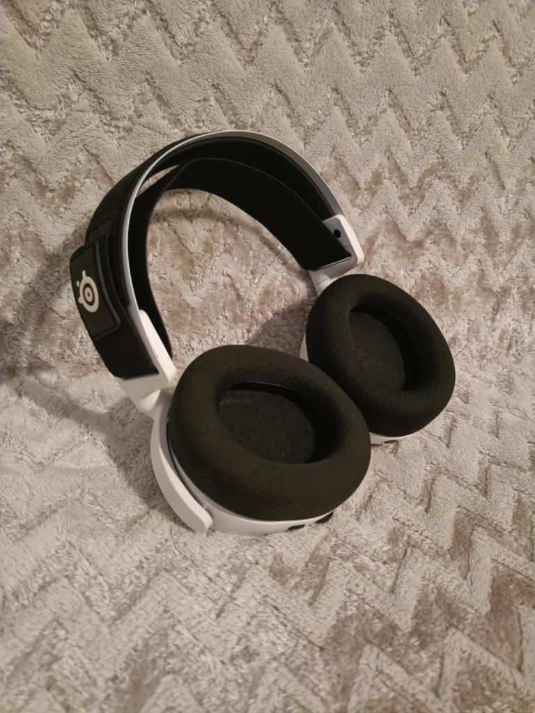 Sprzedam słuchawki bezprzewodowe steelseries arctis 7+ super stan!