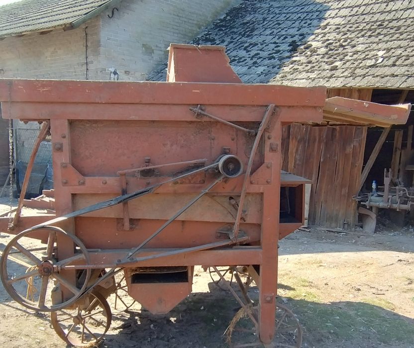 Młockarnia - solidny, kompletny egzemplarz.