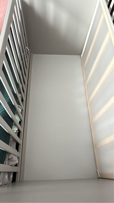 Łózeczko niemowlęce dziecięce gonnat  60x120 cm ikea szare z materacem