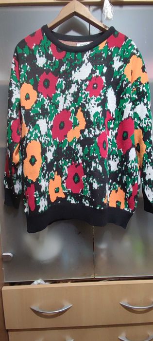Продам  2 женских цветных свитера р 50-52