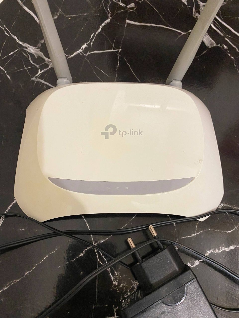 Продам роутер  маршрутизатор TP-LINK TL-WR840N 

Гарн