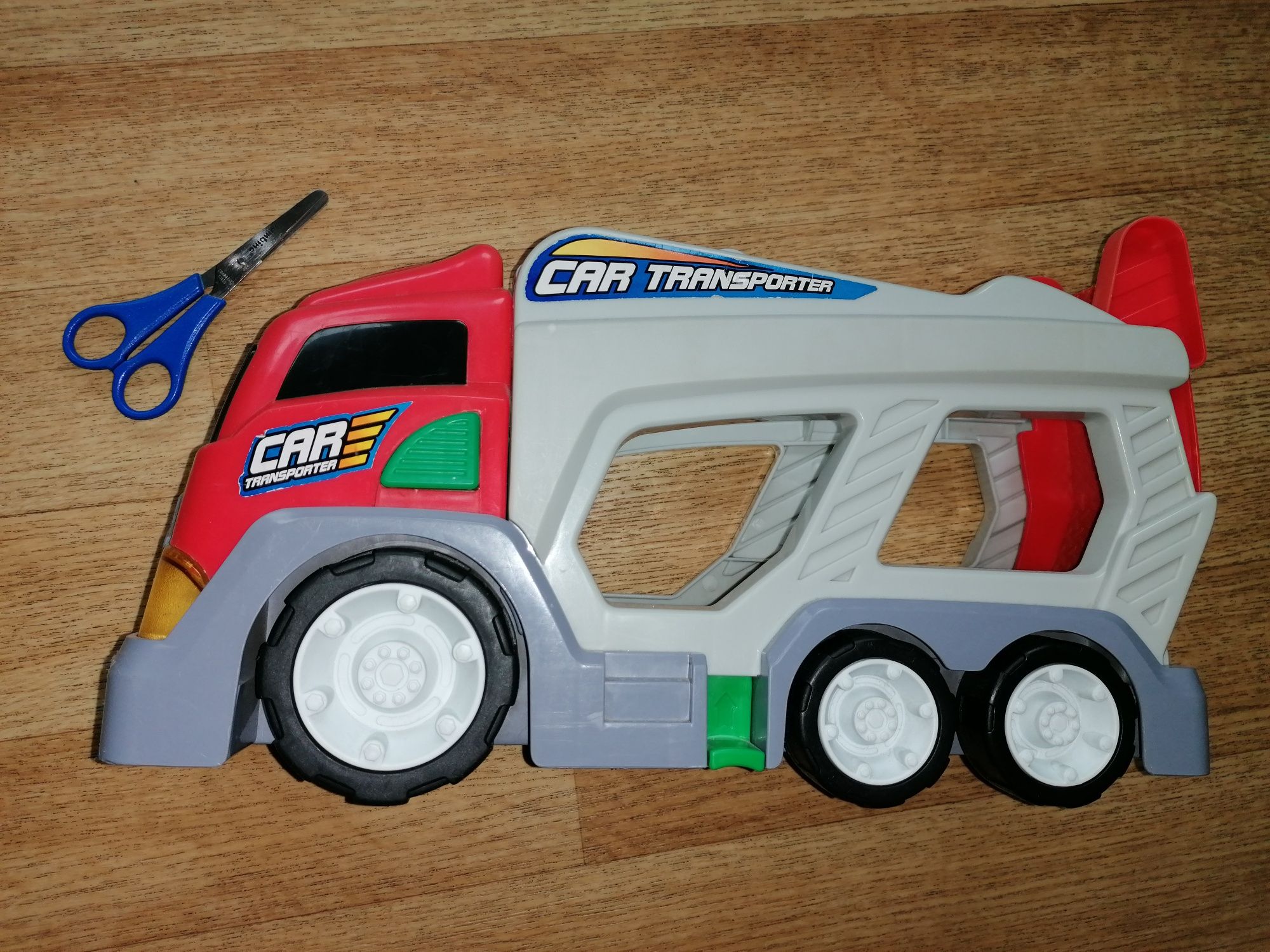 Auto transporter z odgłosami i światłami