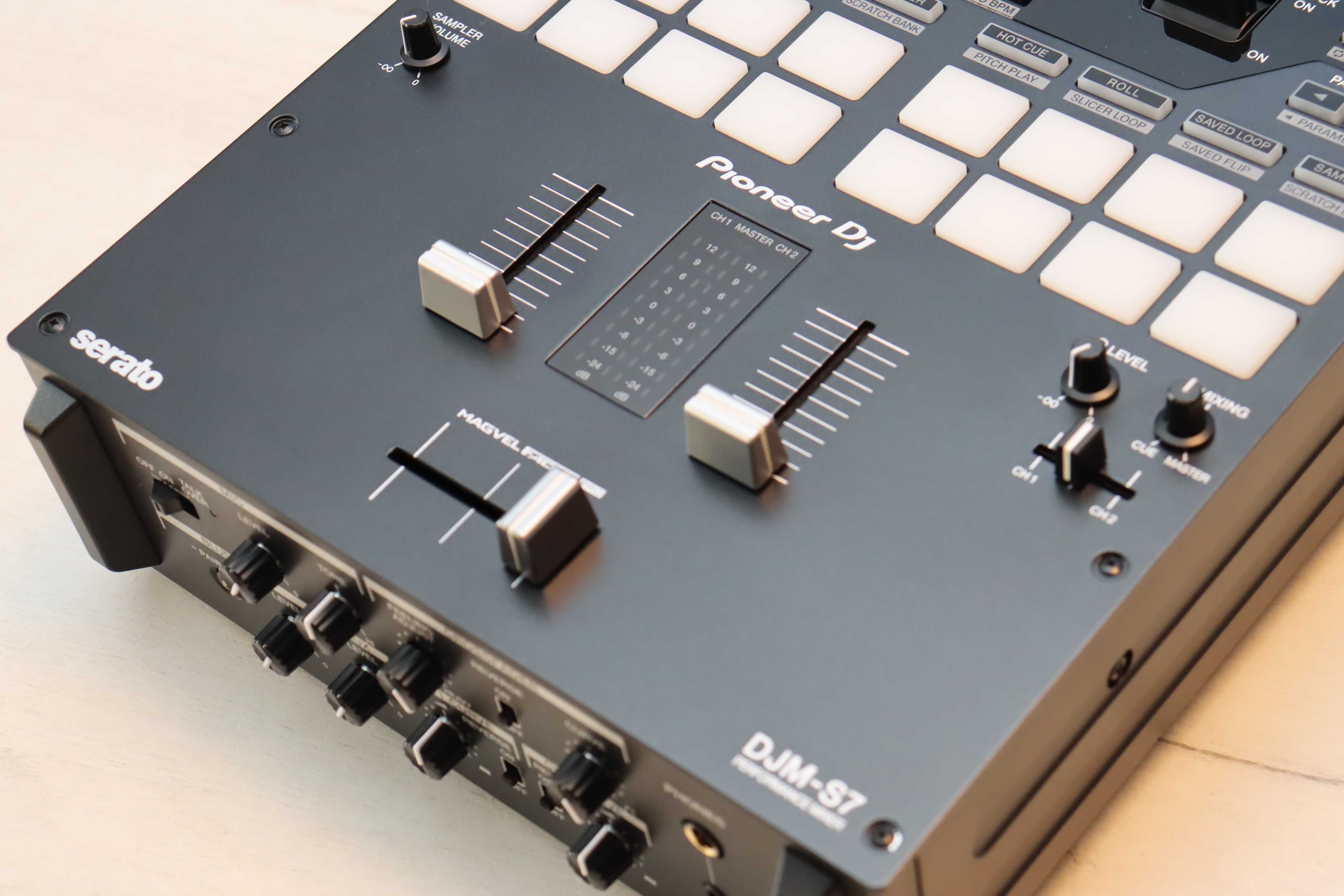 Pioneer DJ DJM-S7 Serato DJ mikser jak nowy Gwarancja