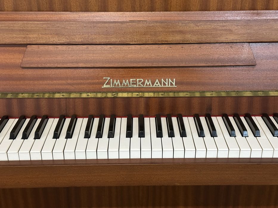 Piano Zimmerman restaurado e afinado