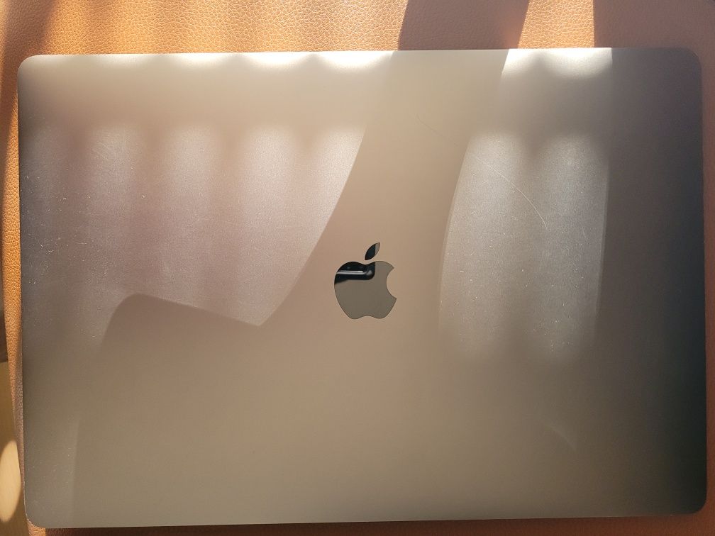 MacBook Pro 2019 | 15.4" | i7-9750H | 32 GB | 512 SSD | cinz esp